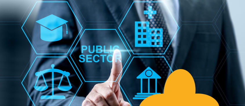 Hombre con dedo selecciona la opción de sector público