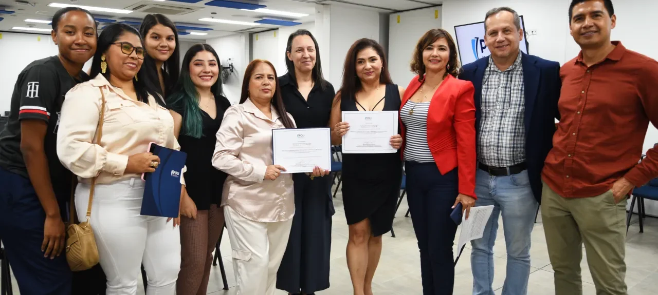 Felicidades a los certificados en el Taller de Liderazgo Social en la Comuna 5