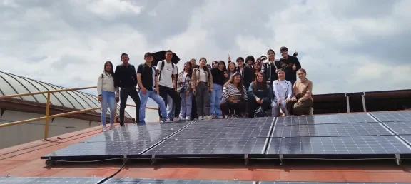 Estudiantes Del Poli En Plaza De Las Américas